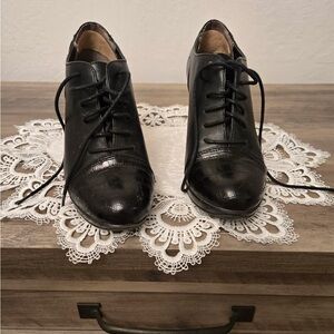 Rialto Black Lace-Up Flats